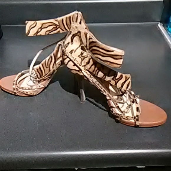 Shoes - Picture 2 of 4